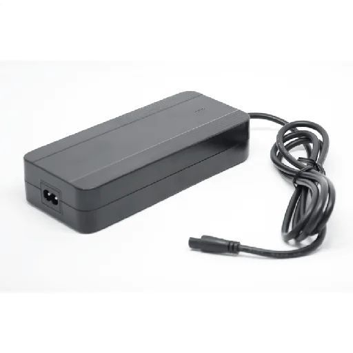 Polnilec za 36V baterijo ECONO / 4A 3pin