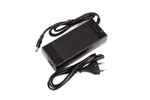 Polnilec za 36V baterijo / 3A DC 2.1