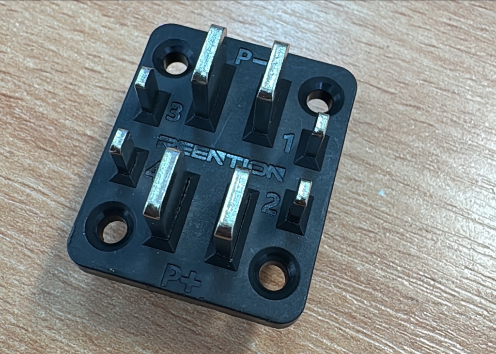ELK battery male plug 8 pin PLA1222