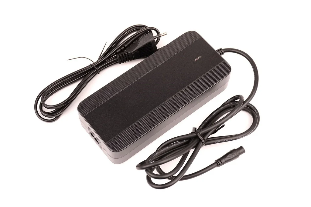 Polnilec za 48V baterijo ECONO / 3A 3pin